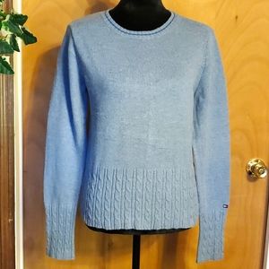 Tommy Hilfiger blue sweater in a vintage sz large. Excellent used condition.